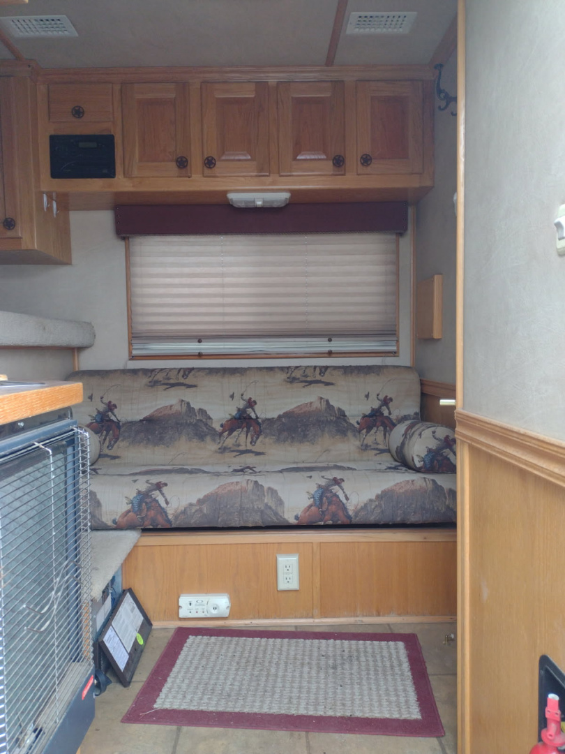 Used 2003 Elite Trailers 4 horse weekender Trailer