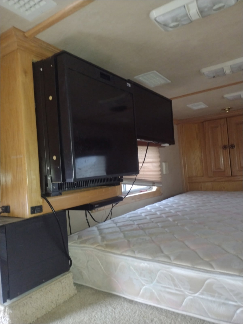 Used 2003 Elite Trailers 4 horse weekender Trailer