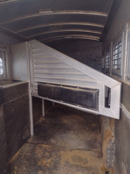 Used 2003 Elite Trailers 4 horse weekender Trailer
