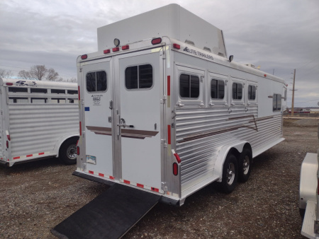 Used 2003 Elite Trailers 4 horse weekender Trailer