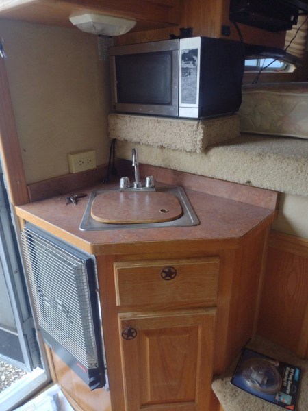 Used 2003 Elite Trailers 4 horse weekender Trailer