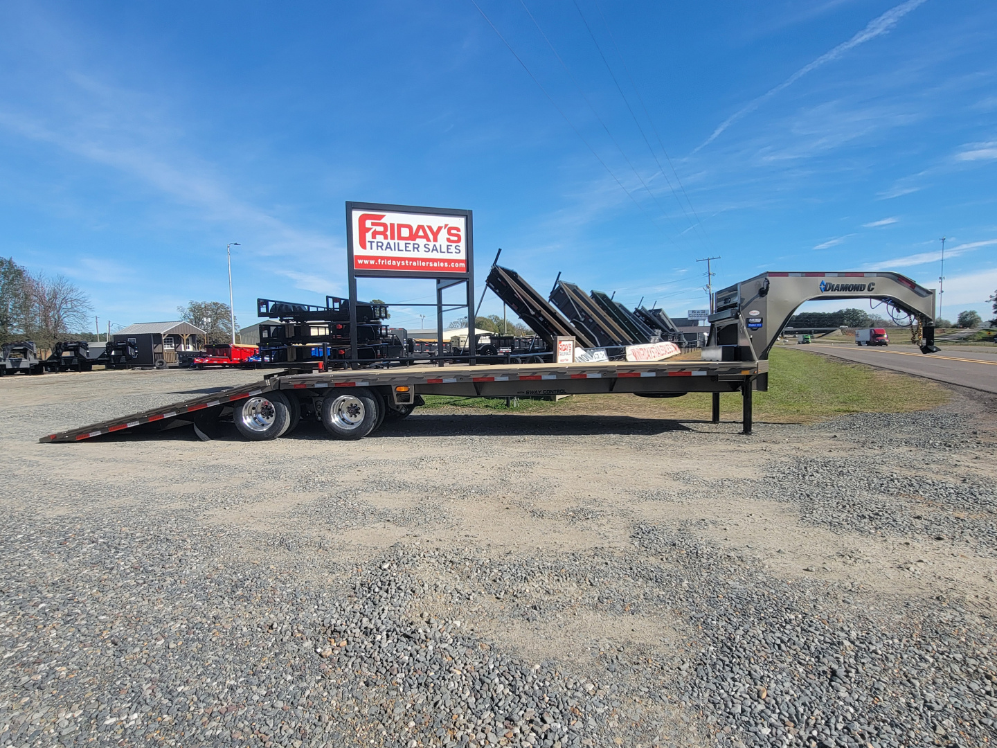 New 2026 Diamond C Trailers FMAX212 32' x 102" Hydraulic Dovetail Pacesetter Edition
