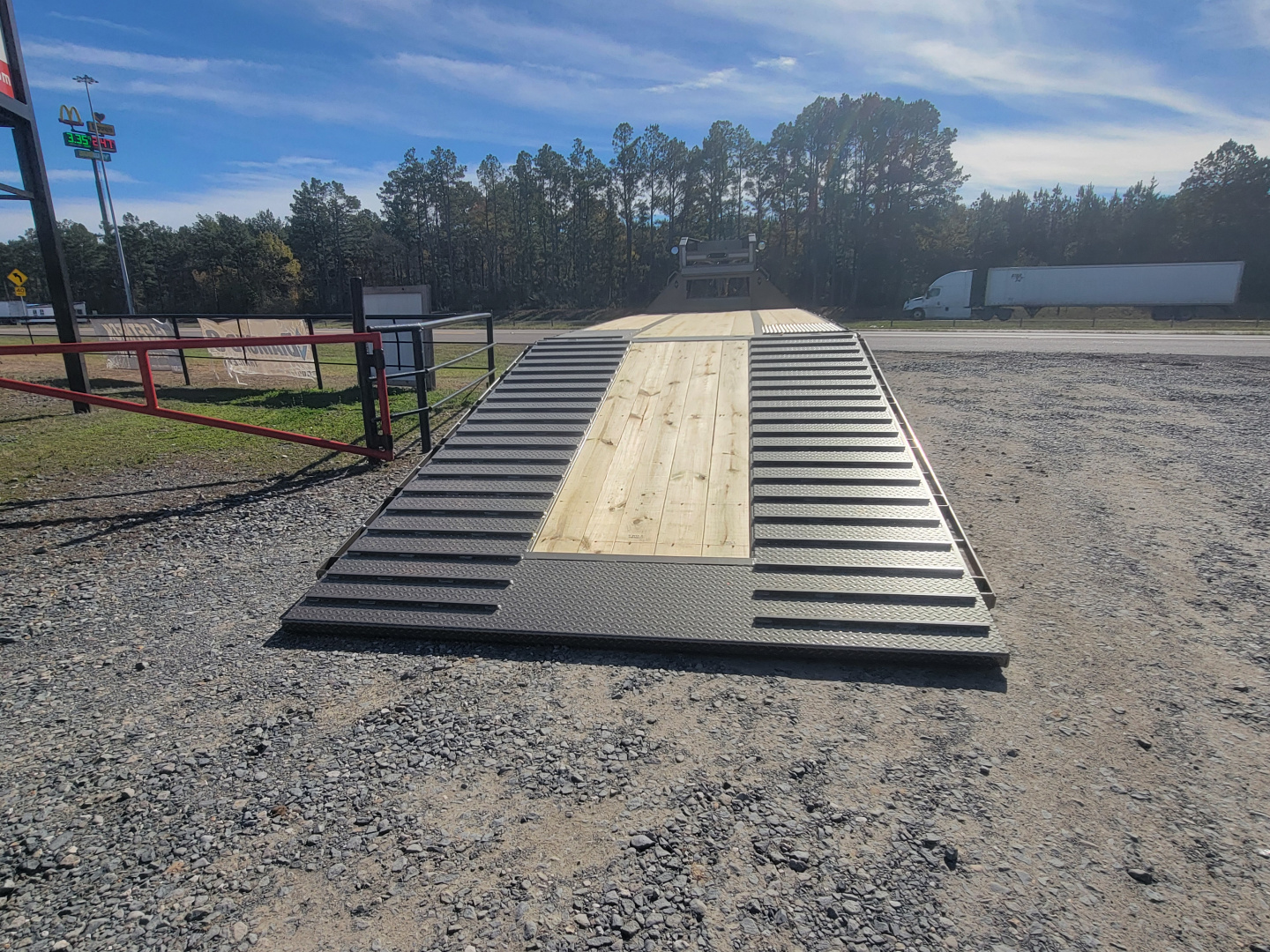 New 2026 Diamond C Trailers FMAX212 32' x 102" Hydraulic Dovetail Pacesetter Edition