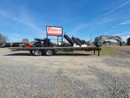 New 2026 Diamond C Trailers FMAX212 32' x 102" Hydraulic Dovetail Pacesetter Edition