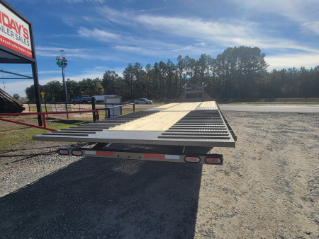 New 2026 Diamond C Trailers FMAX212 32' x 102" Hydraulic Dovetail Pacesetter Edition