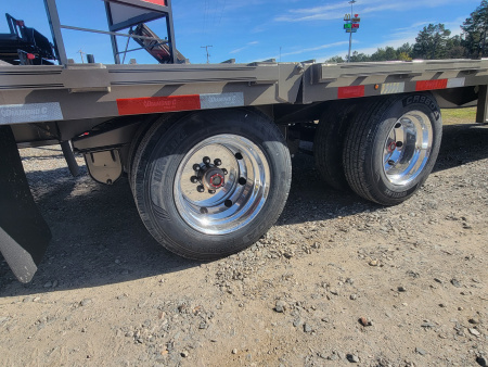 New 2026 Diamond C Trailers FMAX212 32' x 102" Hydraulic Dovetail Pacesetter Edition