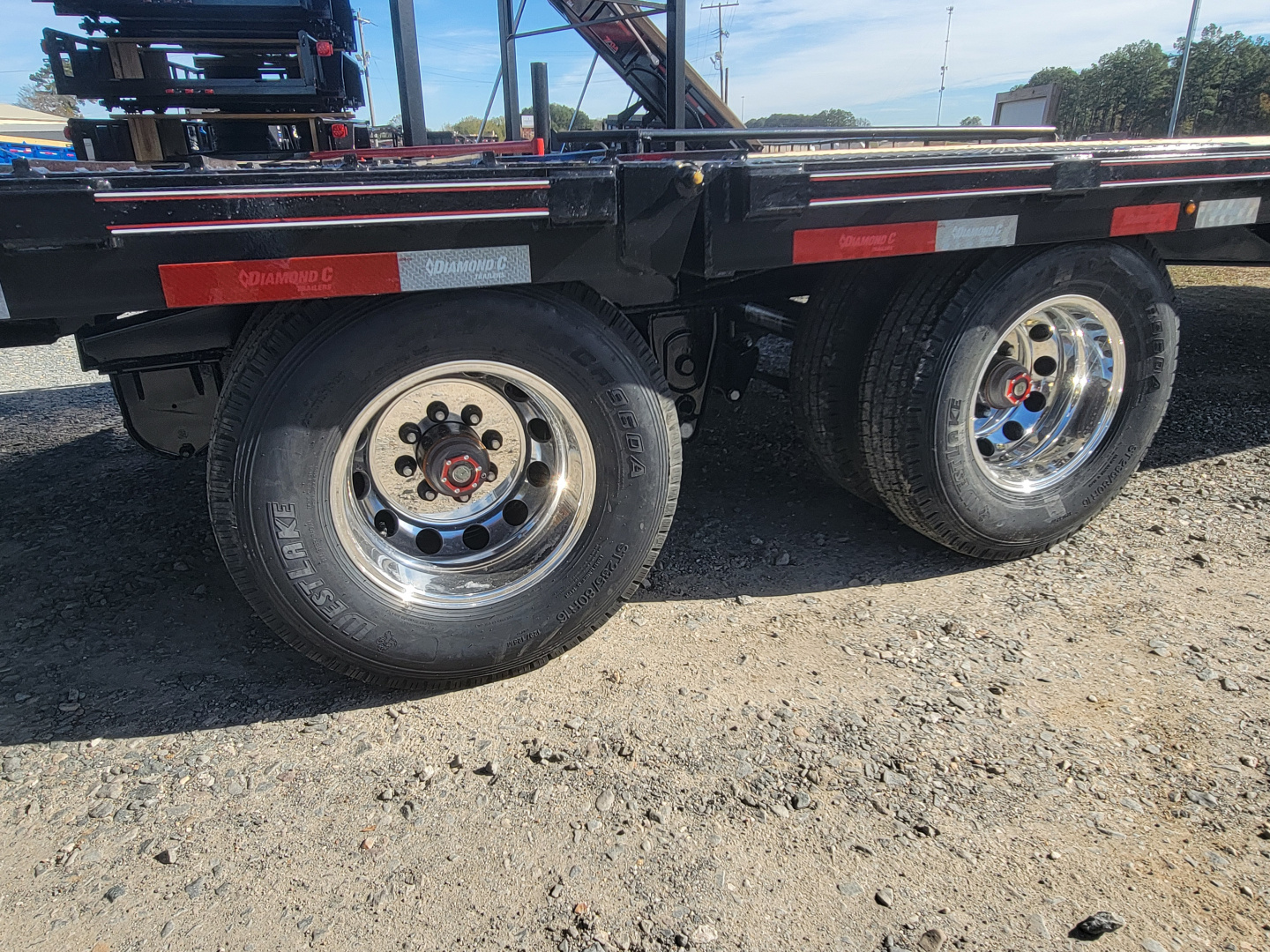 New 2026 Diamond C Trailers FMAX212 35' x 102" Hydraulic Dovetail Pacesetter Edition