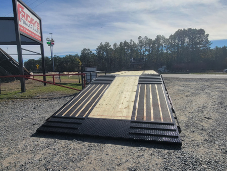 New 2026 Diamond C Trailers FMAX212 35' x 102" Hydraulic Dovetail Pacesetter Edition