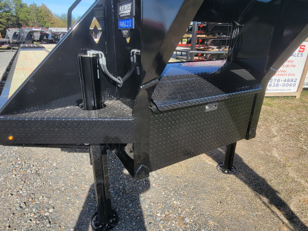 New 2026 Diamond C Trailers FMAX212 35' x 102" Hydraulic Dovetail Pacesetter Edition