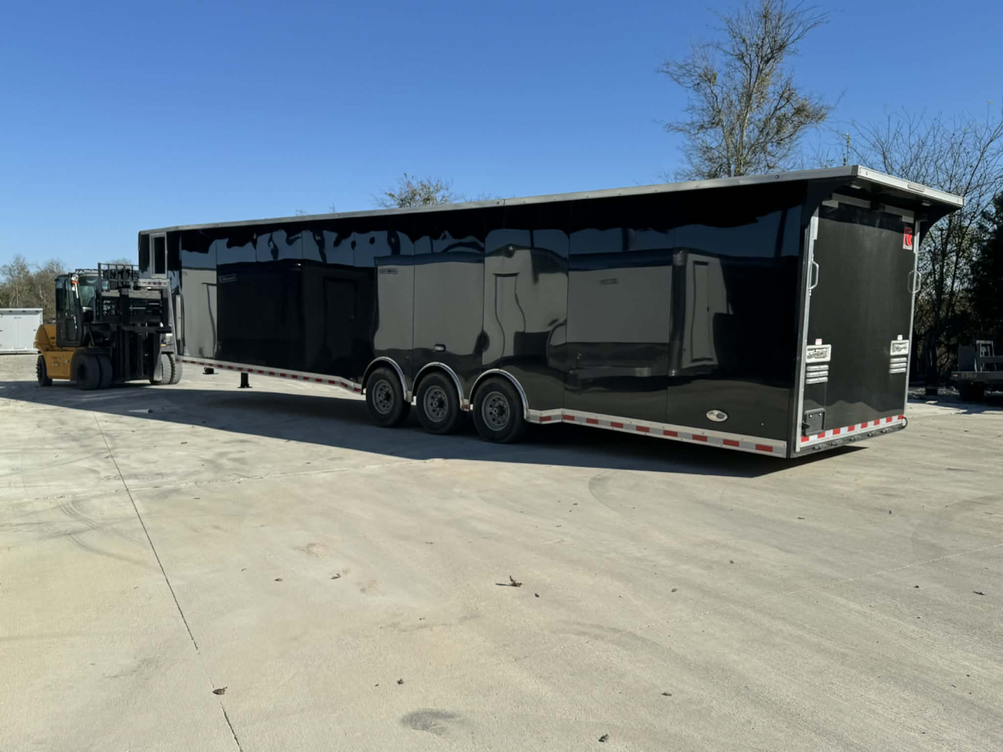 New 2025 RC Trailers 8.5X44 GOOSENECK TRAILER ELECTRIC AWNING Car / Racing Trailer