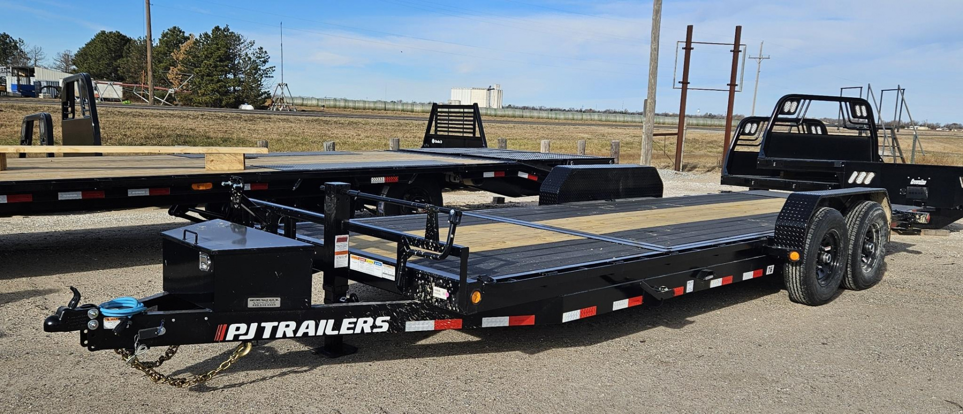 New 2026 PJ Trailers 83" x 22' 6" Channel Equipment (T6) Tilt Trailer
