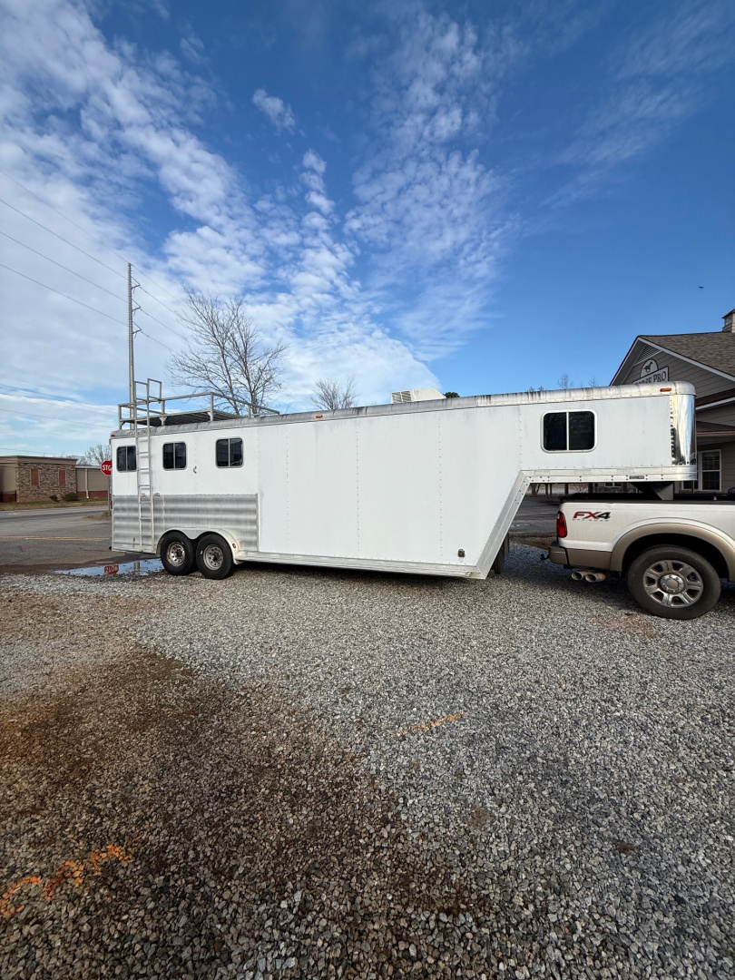Used 2008 Featherlite Trailers 3H Slant GN LQ Shell Horse Trailer
