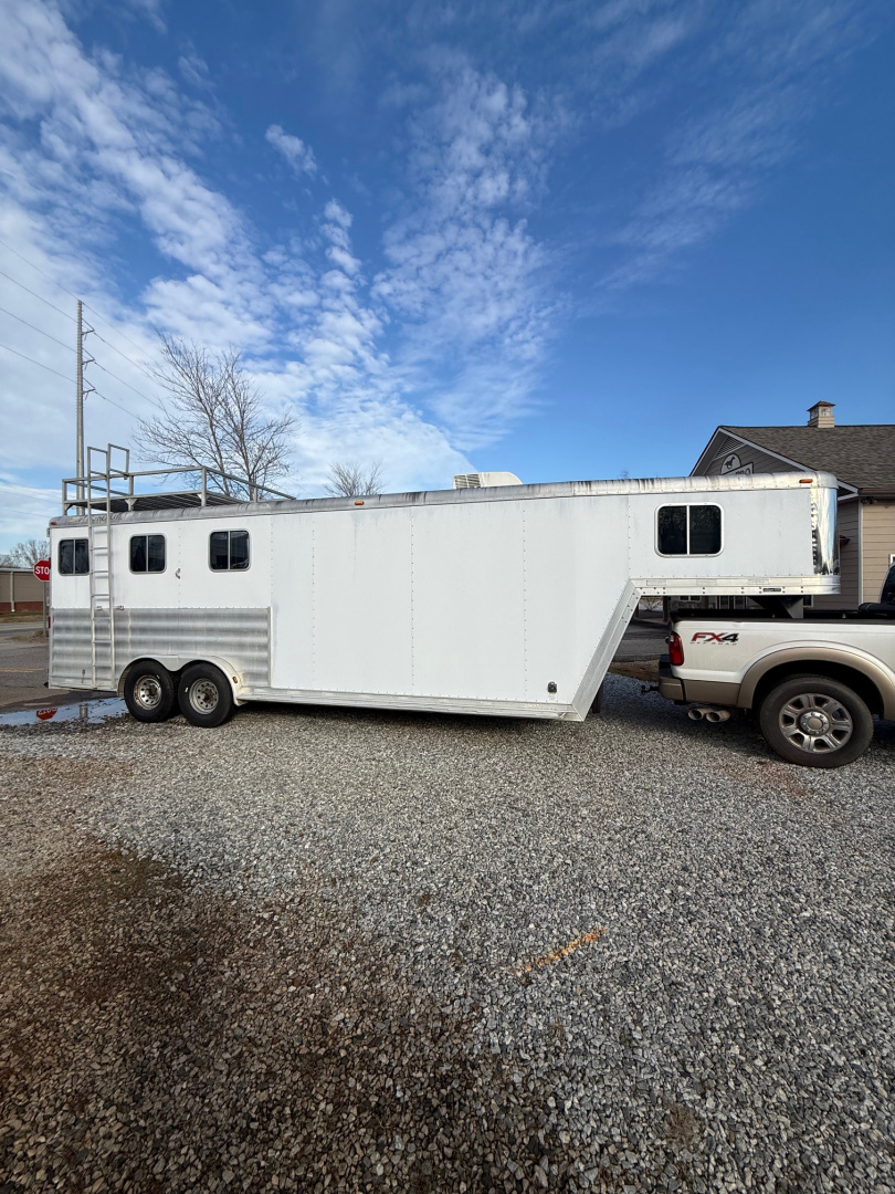 Used 2008 Featherlite Trailers 3H Slant GN LQ Shell Horse Trailer