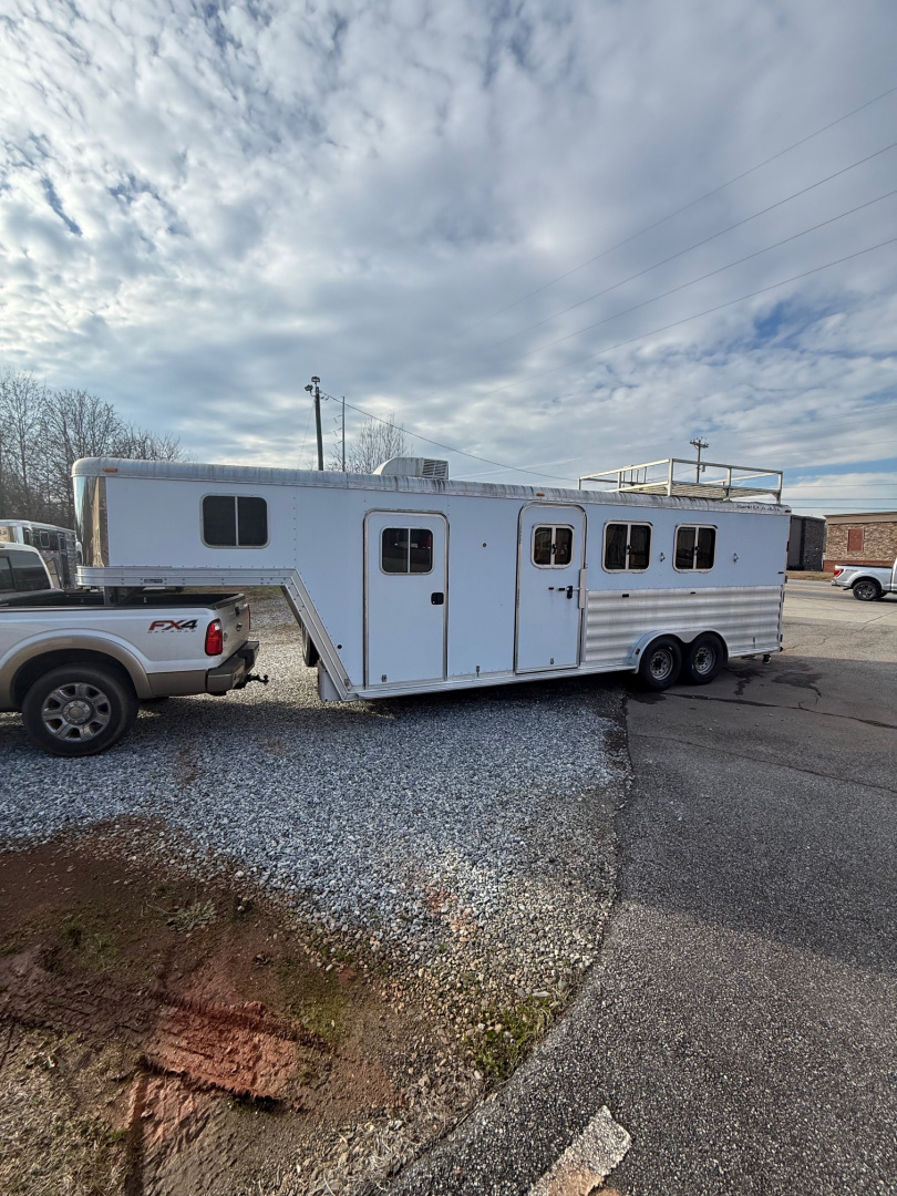 Used 2008 Featherlite Trailers 3H Slant GN LQ Shell Horse Trailer
