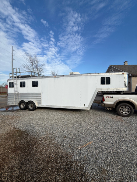 Used 2008 Featherlite Trailers 3H Slant GN LQ Shell Horse Trailer