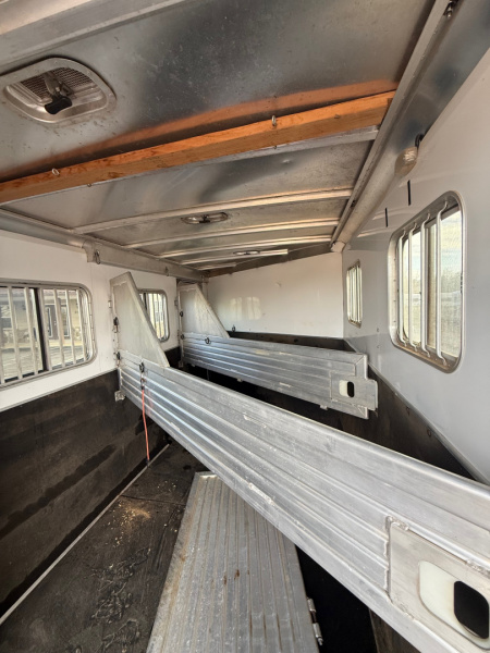 Used 2008 Featherlite Trailers 3H Slant GN LQ Shell Horse Trailer