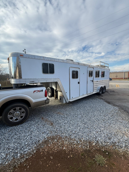 Used 2008 Featherlite Trailers 3H Slant GN LQ Shell Horse Trailer