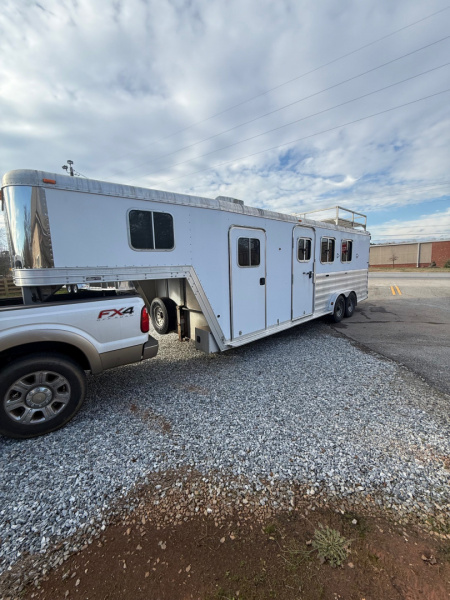 Used 2008 Featherlite Trailers 3H Slant GN LQ Shell Horse Trailer