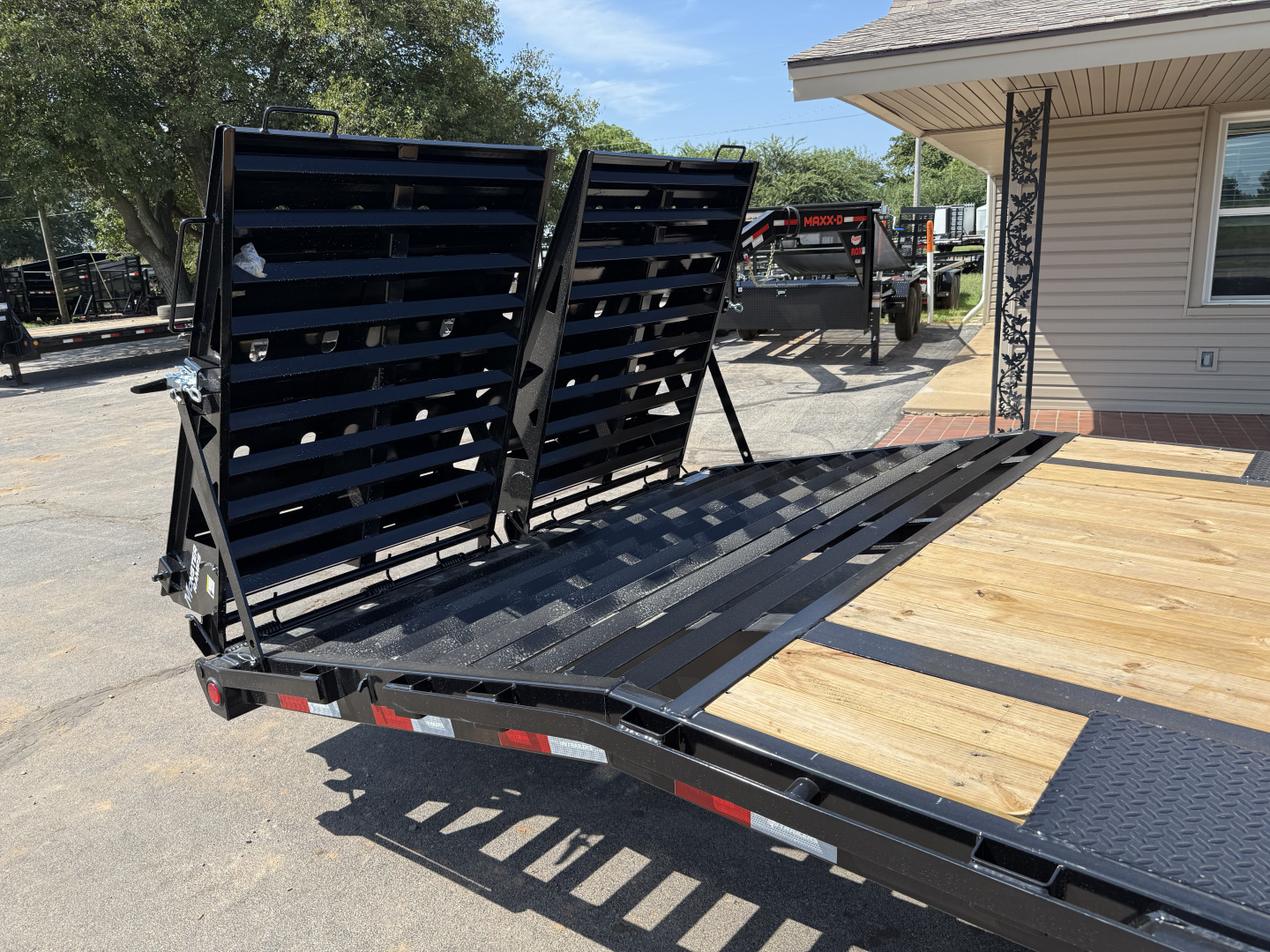 New 2026 PJ 102”x30’ Quest Gooseneck Flatbed w/ Singles – LQ