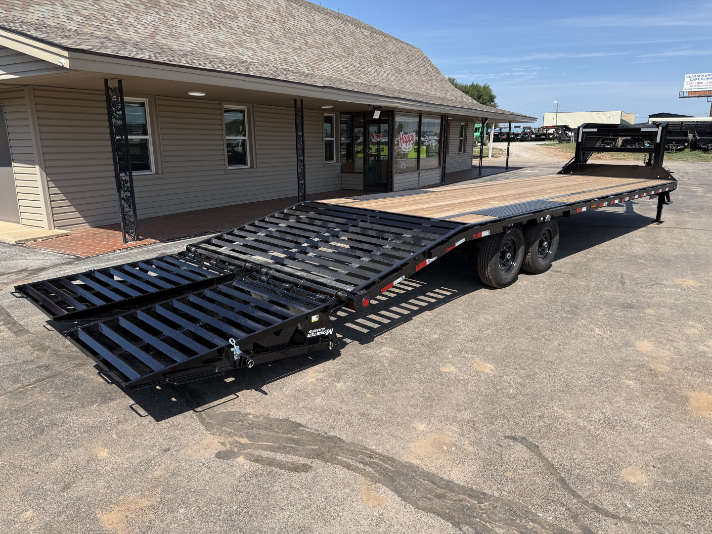 New 2026 PJ 102”x30’ Quest Gooseneck Flatbed w/ Singles – LQ