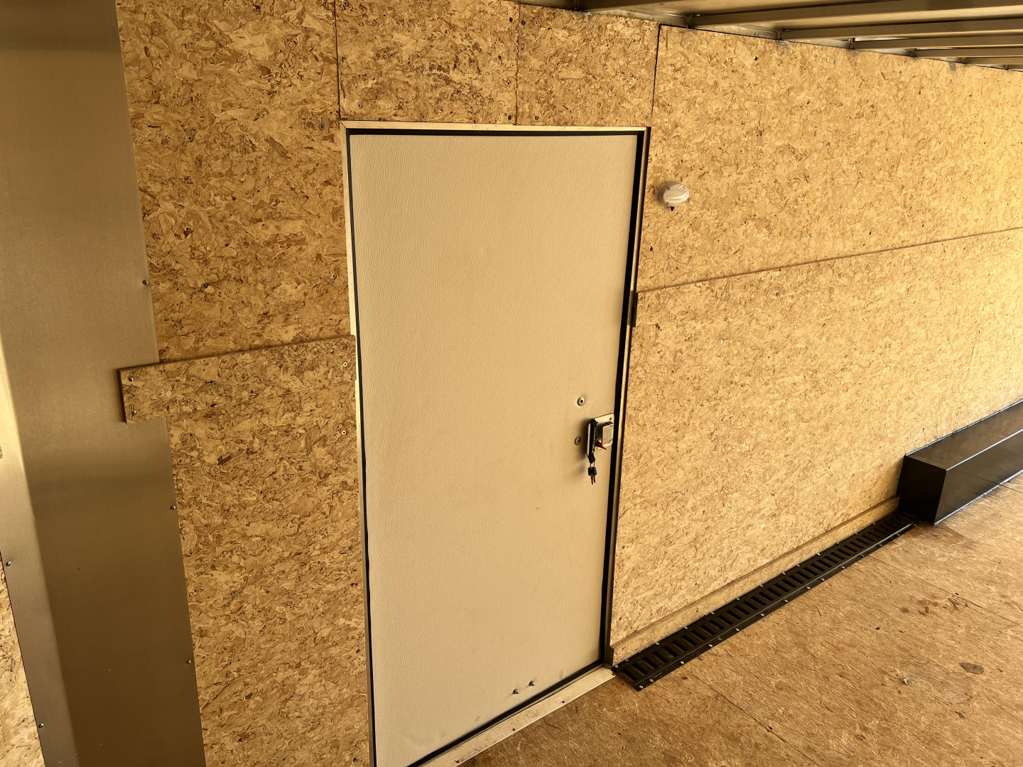 Used 2022 R&M Manufacturing 829 drive out Cargo / Enclosed Trailer