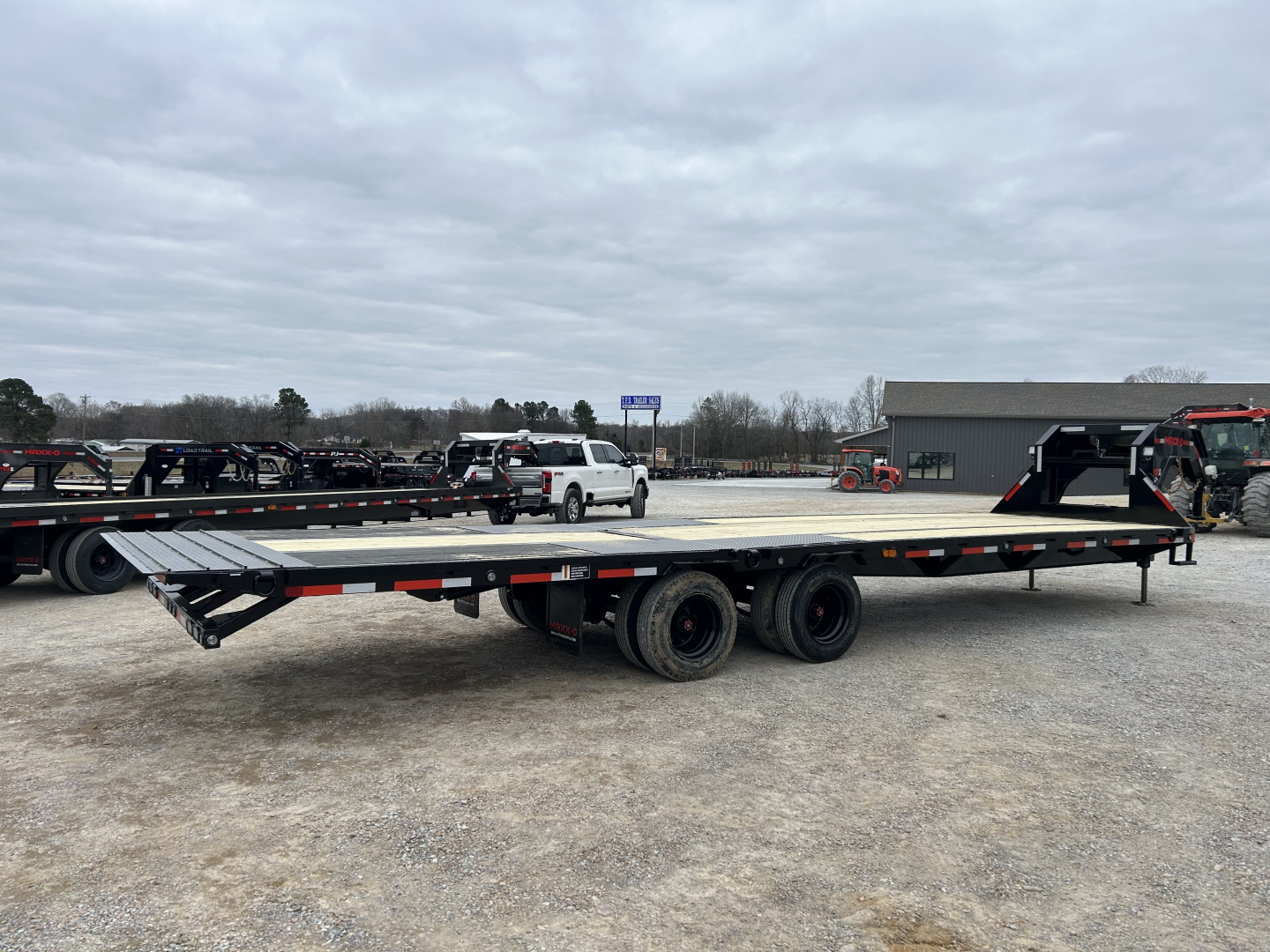 New 2026 MAXXD Gooseneck Trailer | 32' x 102' 30K GVWR