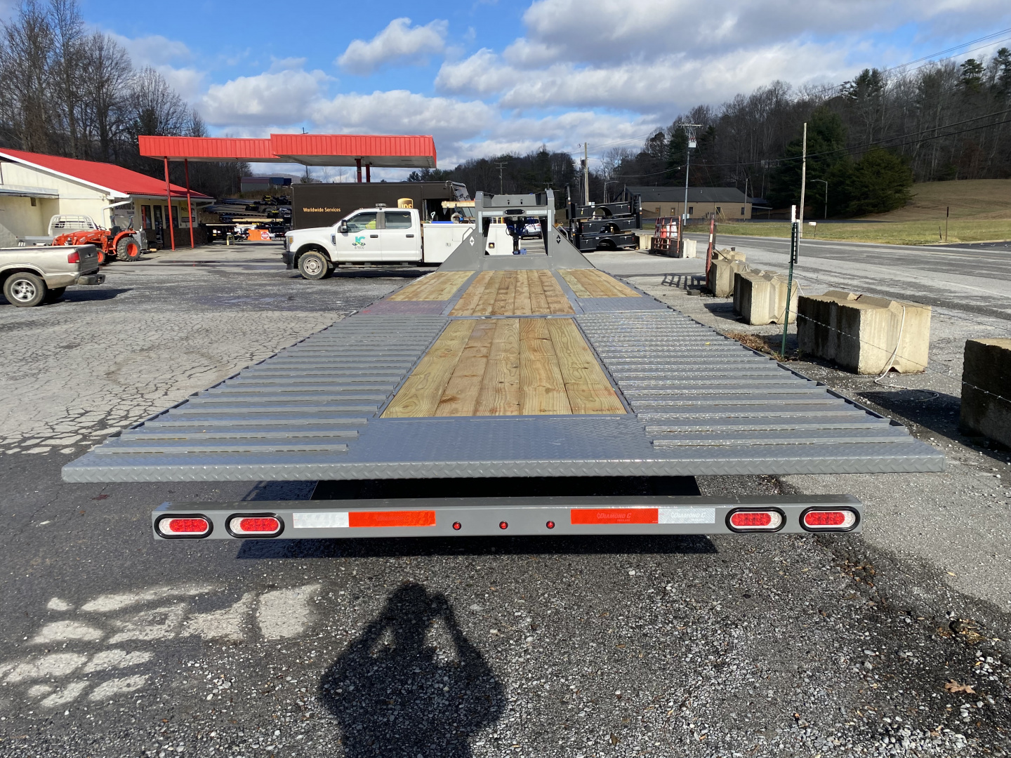 New 2026 Diamond C FMAX210 GOOSENECK TRAILER HYDRO JACKS & DOVE ALUMINUM OUTER RIMS