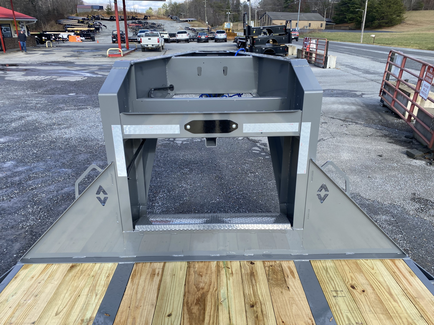 New 2026 Diamond C FMAX210 GOOSENECK TRAILER HYDRO JACKS & DOVE ALUMINUM OUTER RIMS