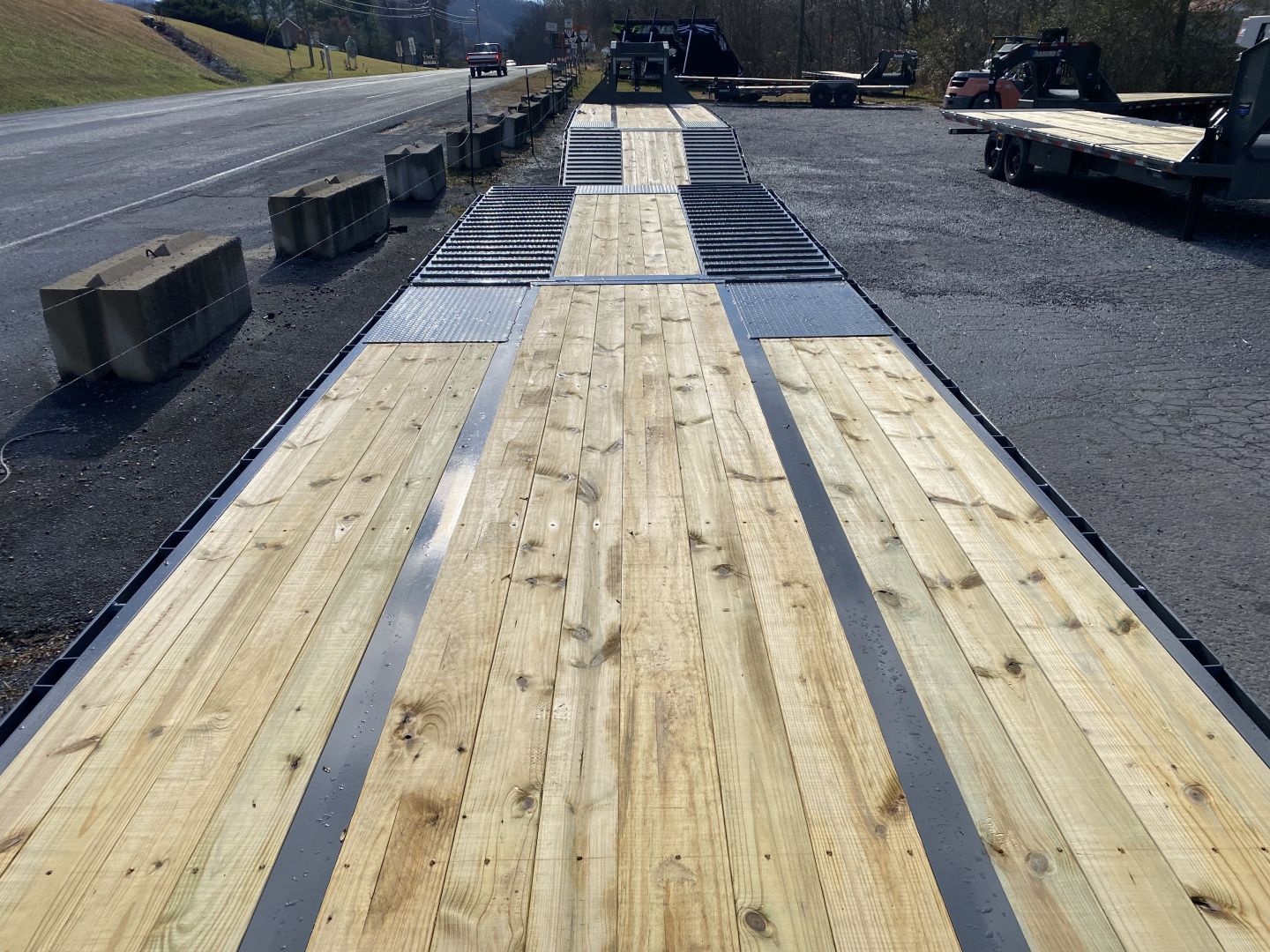 New 2026 Diamond C FMAX210 GOOSENECK TRAILER HYDRO JACKS & DOVE ALUMINUM OUTER RIMS