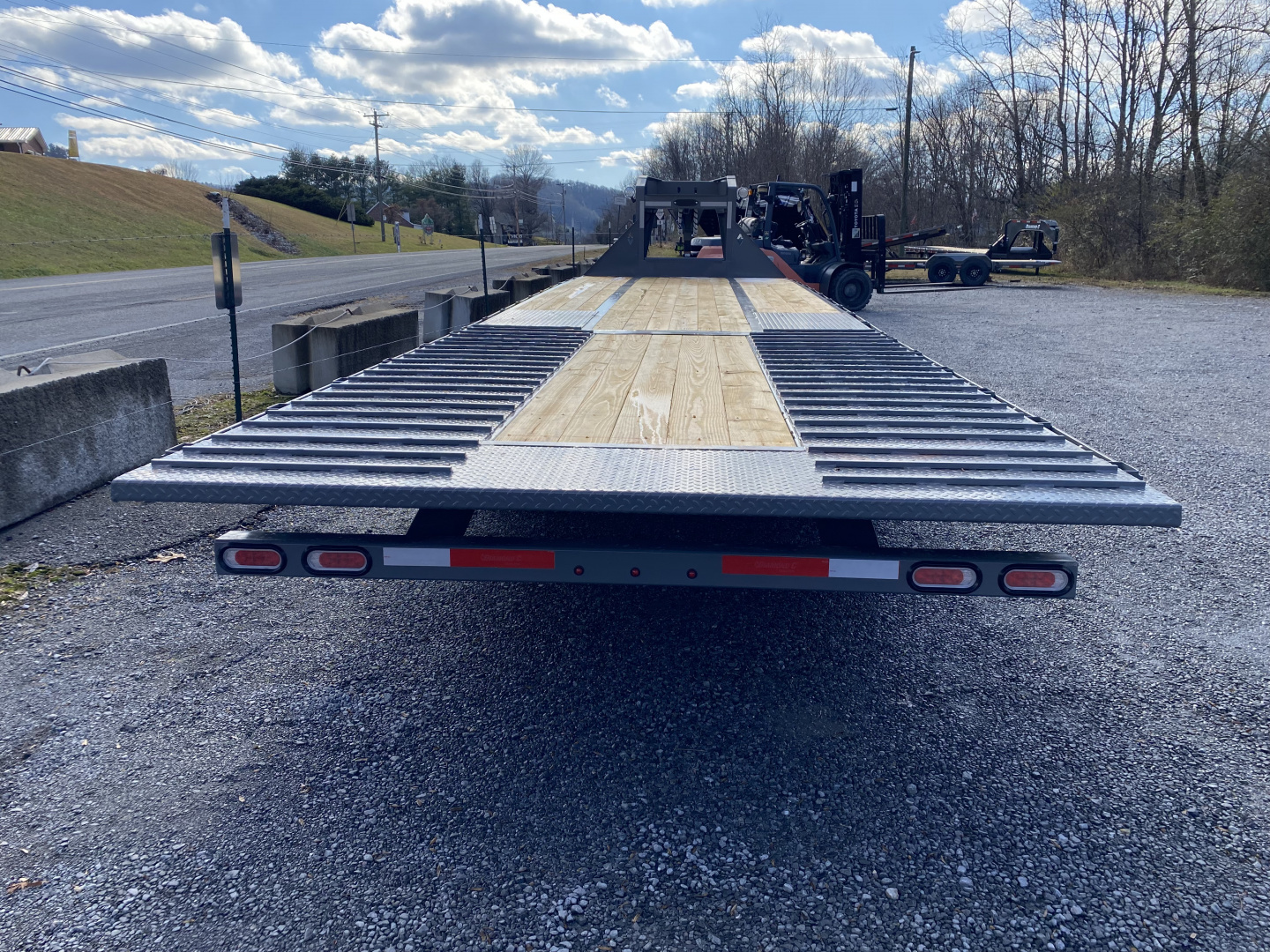 New 2026 Diamond C FMAX212 GOOSENECK TRAILER PACESETTER EDITION LOADED HYDRO JACKS & DOVE DISC BRAKES 17.5 ALUMINUM OUTER RIMS