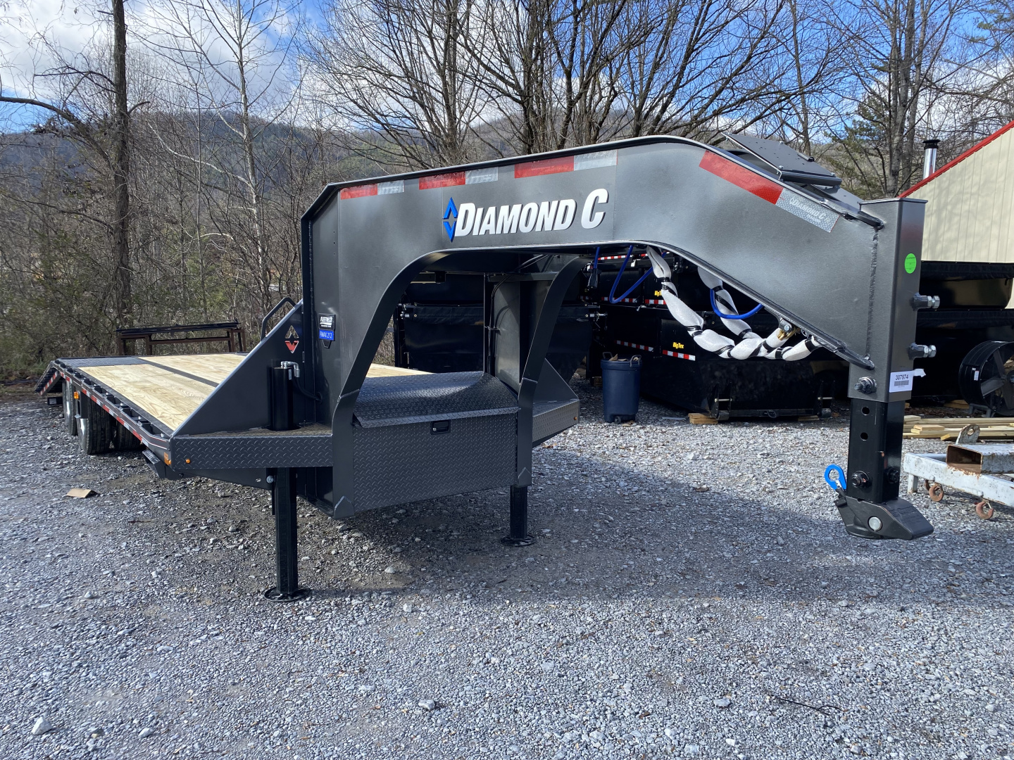 New 2026 Diamond C FMAX212 GOOSENECK TRAILER HYDRO JACKS & DOVE ALUMINUM OUTER RIMS