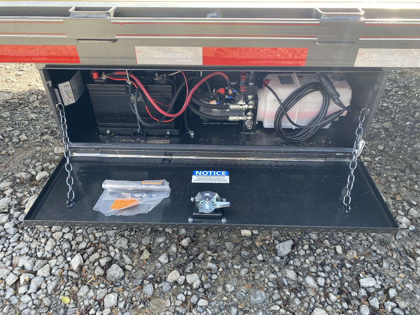 New 2026 Diamond C FMAX212 GOOSENECK TRAILER HYDRO JACKS & DOVE ALUMINUM OUTER RIMS