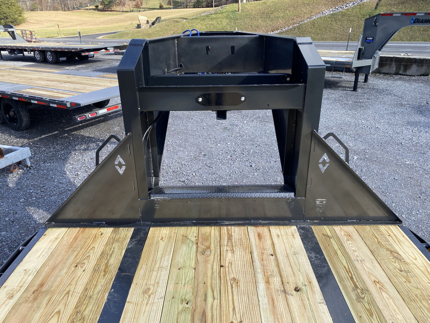 New 2026 Diamond C FMAX212 GOOSENECK TRAILER HYDRO JACKS & DOVE ALUMINUM OUTER RIMS