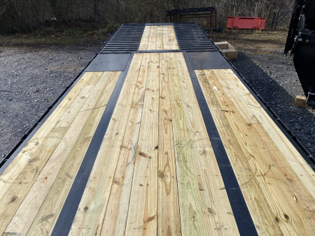 New 2026 Diamond C FMAX212 GOOSENECK TRAILER HYDRO JACKS & DOVE ALUMINUM OUTER RIMS