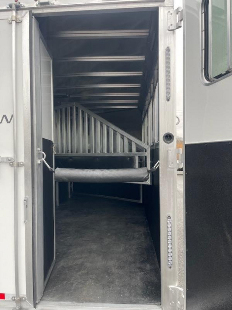 New 2026 Merhow Trailers Bronco 4H SL GN Horse Trailer