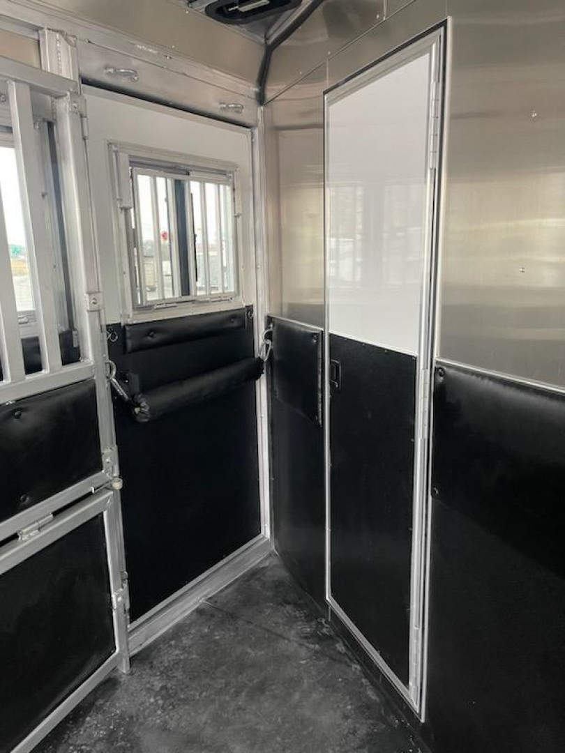 New 2026 Merhow Trailers Bronco 4H SL GN Horse Trailer