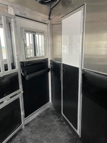 New 2026 Merhow Trailers Bronco 4H SL GN Horse Trailer