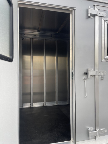 New 2026 Merhow Trailers Bronco 4H SL GN Horse Trailer