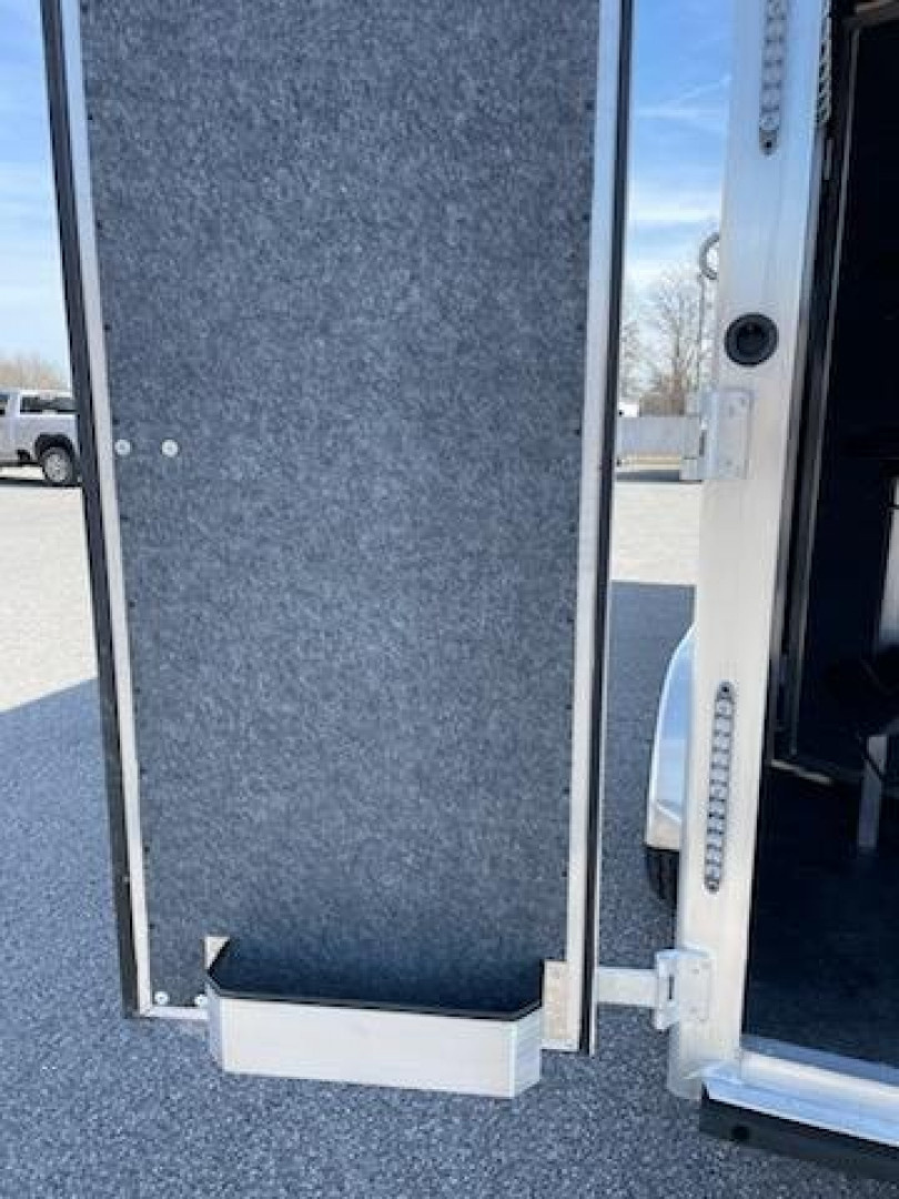 New 2025 Merhow Trailers Bronco 3H GN SL Horse Trailer