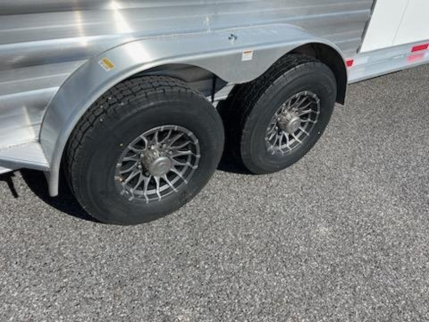 New 2025 Merhow Trailers Bronco 3H GN SL Horse Trailer