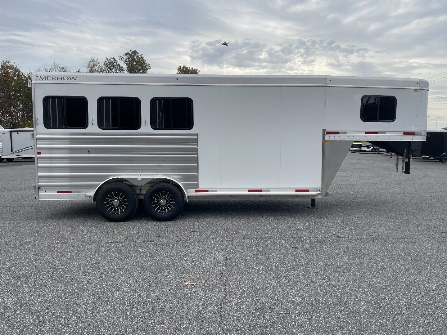 New 2025 Merhow Trailers Bronco 3H GN SL Horse Trailer