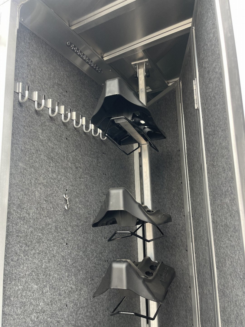 New 2025 Merhow Trailers Bronco 3H GN SL Horse Trailer