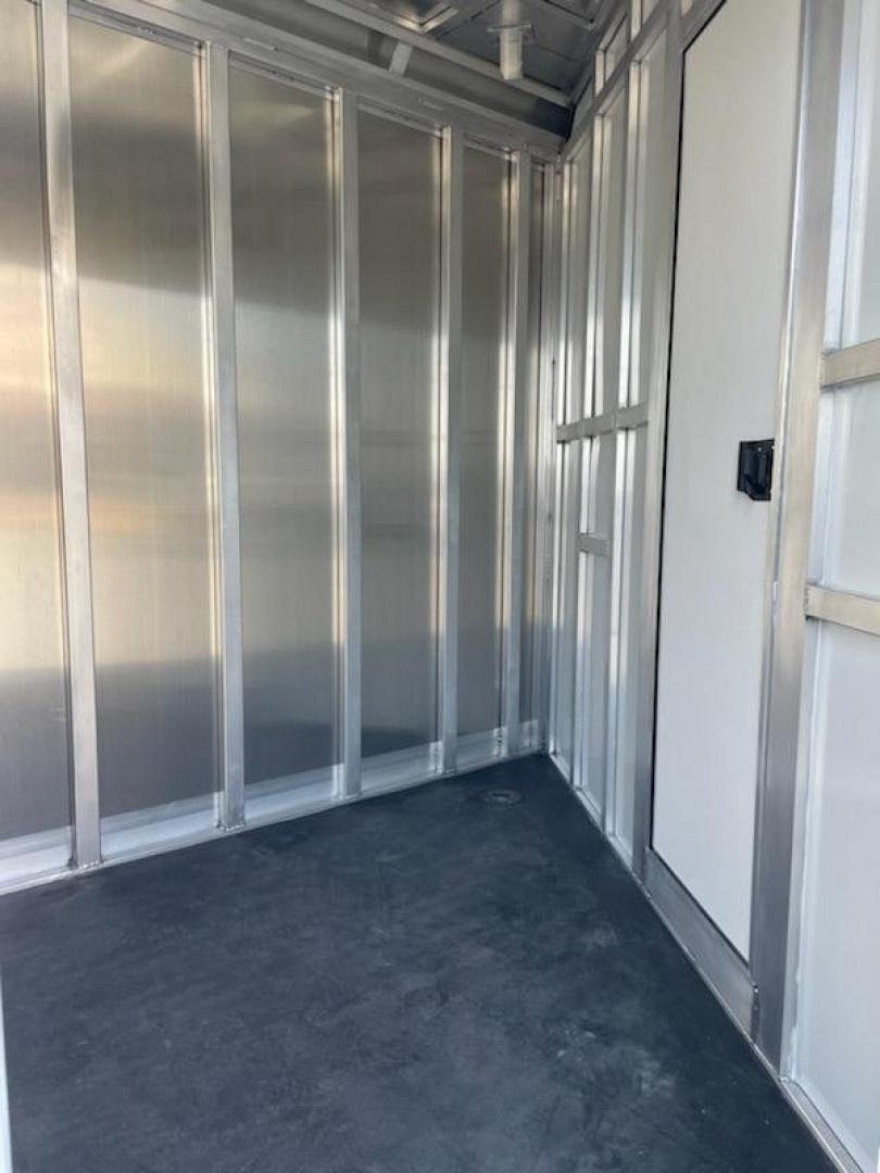 New 2025 Merhow Trailers Bronco 3H GN SL Horse Trailer