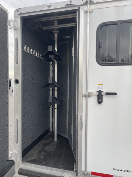 New 2025 Merhow Trailers Bronco 3H GN SL Horse Trailer