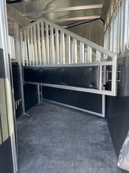 New 2025 Merhow Trailers Bronco 3H GN SL Horse Trailer