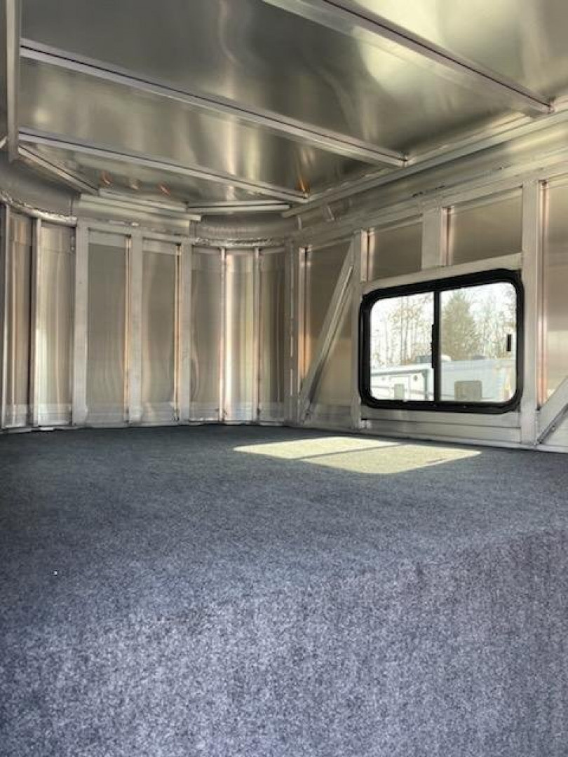 New 2026 Merhow Trailers Bronco 3H GN SL Horse Trailer