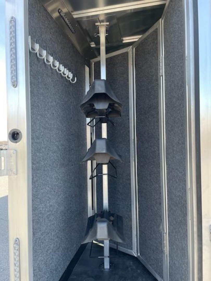 New 2026 Merhow Trailers Bronco 3H GN SL Horse Trailer