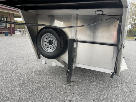 New 2026 Merhow Trailers Bronco 3H GN SL Horse Trailer