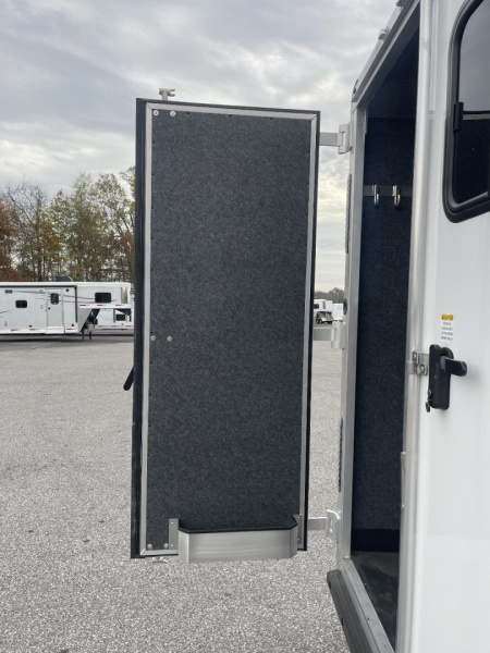 New 2026 Merhow Trailers Bronco 3H GN SL Horse Trailer