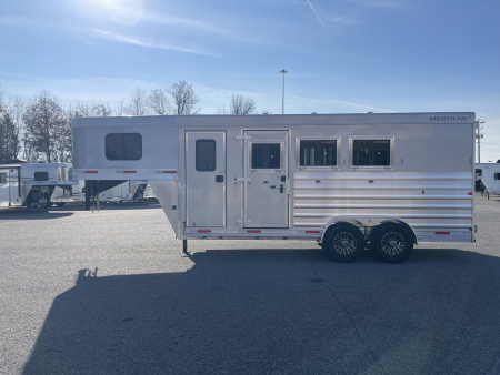 New 2026 Merhow Trailers Bronco 3H GN SL Horse Trailer